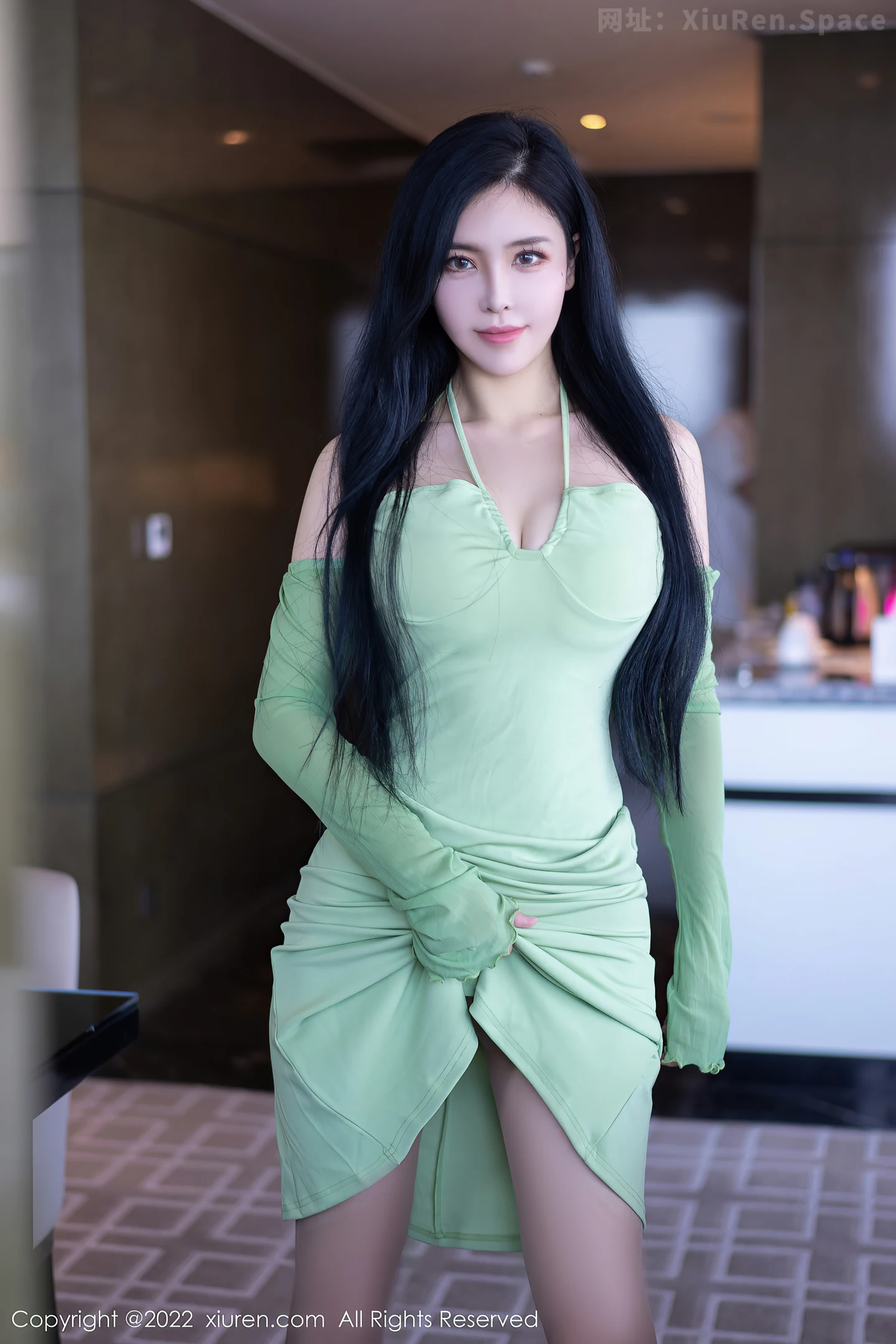 图片[5]-[XiuRen秀人网] VOL.5357 女神刘钰儿私房性感绿色连衣裙配超薄无内肉丝惹火诱惑写真81P-秀人网官方网站